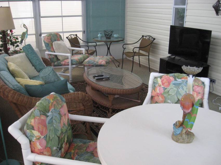 Mobile Home Sunroom and Lanai Decorating Ideas